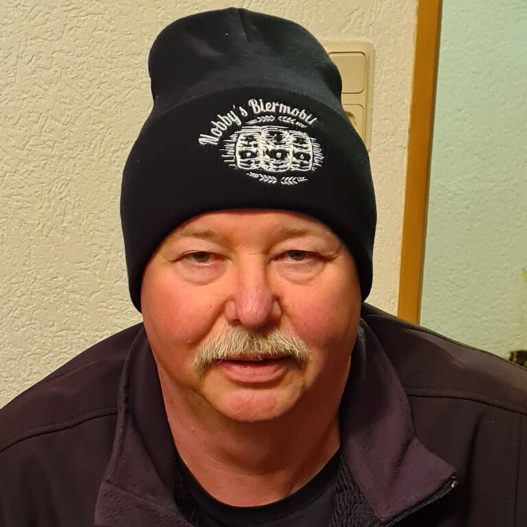 Mehr über den Artikel erfahren Strickmützen von Nobby’s Biermobil